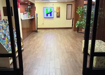 HomeTown Inn & Suites hotel thumbnail 2