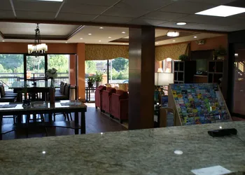 HomeTown Inn & Suites hotel thumbnail 5