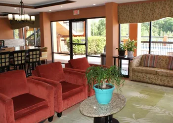 HomeTown Inn & Suites hotel thumbnail 6