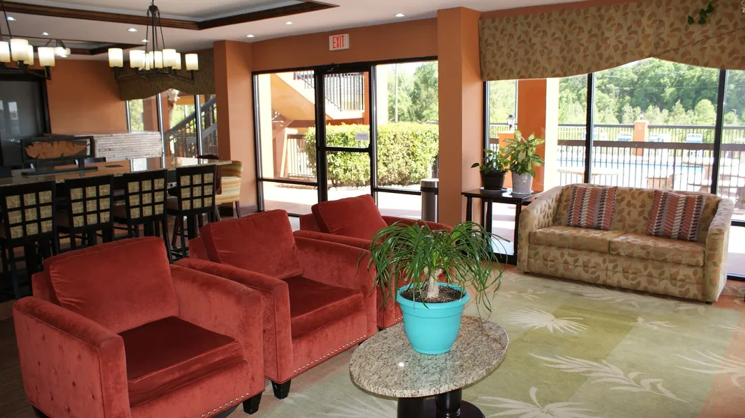 HomeTown Inn & Suites hotel detail image 6