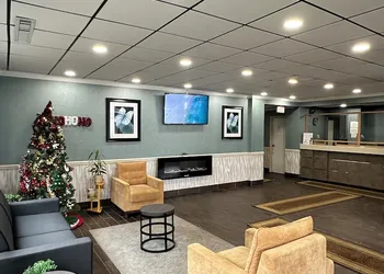 Finger Lakes Inn & Suites hotel thumbnail 3