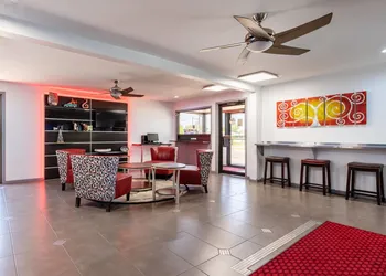 Econo Lodge Inn & Suites Enid South hotel thumbnail 3