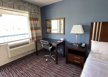 Econo Lodge Inn & Suites Enid South hotel thumbnail 6