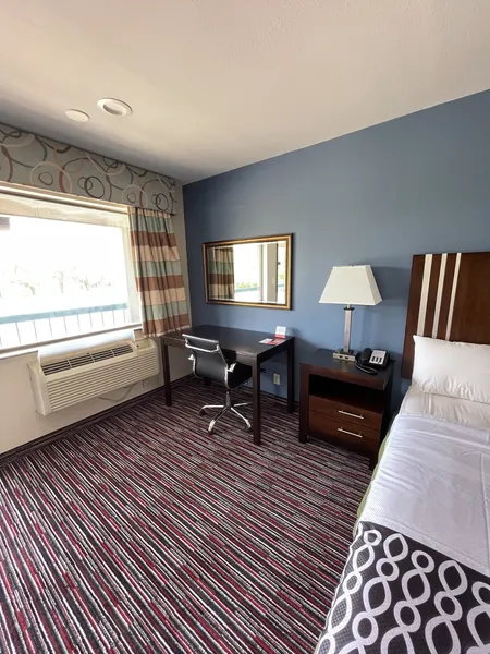 Econo Lodge Inn & Suites Enid South hotel detail image 6