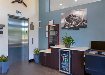 Avion Inn Near LGA Airport, an Ascend Collection Hotel hotel thumbnail 2