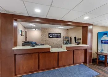 Clarion Pointe Racine - Mount Pleasant hotel thumbnail 2