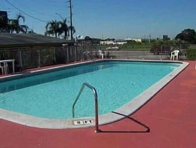 Econo Lodge Inn & Suites Florida City hotel detail image 6