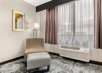 Comfort Inn Brooklyn Center hotel thumbnail 8