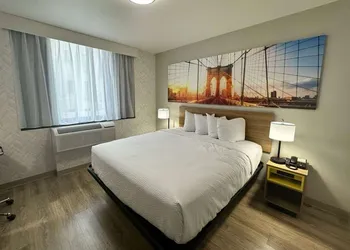 Days Inn by Wyndham Brooklyn / Eastern Parkway hotel thumbnail 2