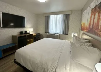 Days Inn by Wyndham Brooklyn / Eastern Parkway hotel thumbnail 4