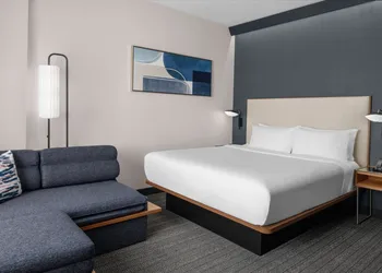 Courtyard By Marriott Calgary Downtown hotel thumbnail 5