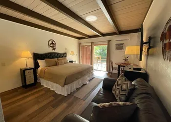 Riverfront Lodging hotel thumbnail 5