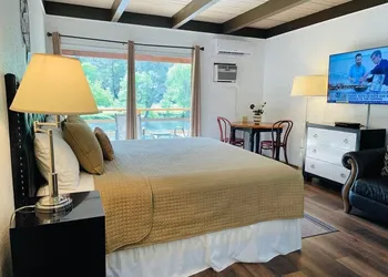 Riverfront Lodging hotel thumbnail 6
