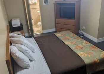 Rainbow Motel hotel thumbnail 7