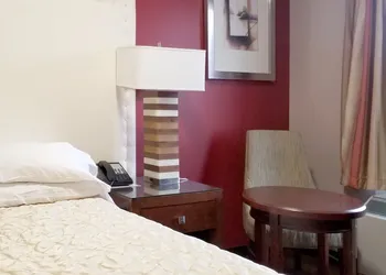 Le Grand Kent Motel hotel thumbnail 3