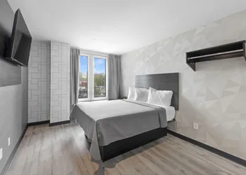 Hotel 365 Bronx hotel thumbnail 5