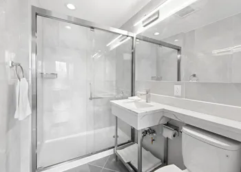 Hotel 365 Bronx hotel thumbnail 7