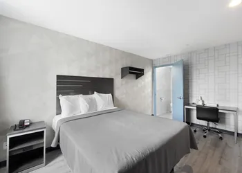Hotel 365 Bronx hotel thumbnail 8