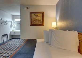 Econo Lodge Branson Theater District hotel thumbnail 4