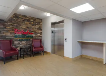 HomeTowne Studios by Red Roof San Antonio - Seaworld/Northwest hotel thumbnail 3
