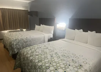 HomeTowne Studios by Red Roof San Antonio - Seaworld/Northwest hotel thumbnail 5