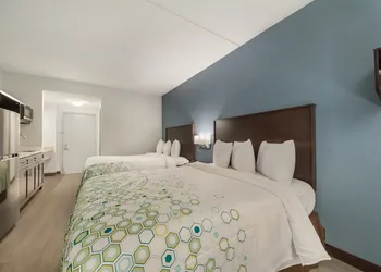 HomeTowne Studios by Red Roof San Antonio - Seaworld/Northwest hotel thumbnail 6