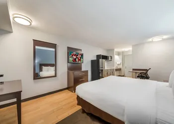 HomeTowne Studios by Red Roof San Antonio - Seaworld/Northwest hotel thumbnail 7