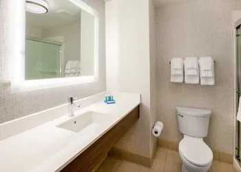 Holiday Inn Express and Suites Tomah by IHG hotel thumbnail 8