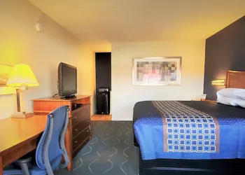 Economy 7 Inn hotel thumbnail 2
