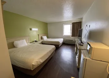 SkyLight Inn Cleveland - Willoughby hotel thumbnail 6