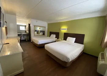 SkyLight Inn Cleveland - Willoughby hotel thumbnail 7