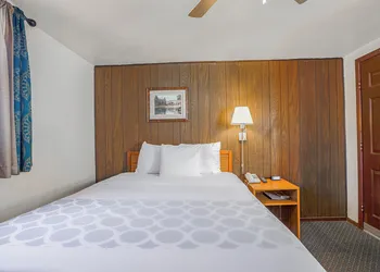 Love Hotels Silver Street by OYO at Hurley WI hotel thumbnail 6