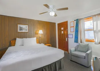 Love Hotels Silver Street by OYO at Hurley WI hotel thumbnail 7