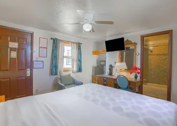 Love Hotels Silver Street by OYO at Hurley WI hotel thumbnail 8