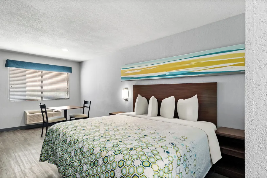 HomeTowne Studios by Red Roof San Antonio E - Frost Bank Center hotel detail image 6