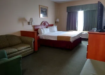 Holiday Inn Express Toledo West - Napoleon by IHG hotel thumbnail 7