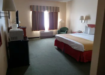 Holiday Inn Express Toledo West - Napoleon by IHG hotel thumbnail 8