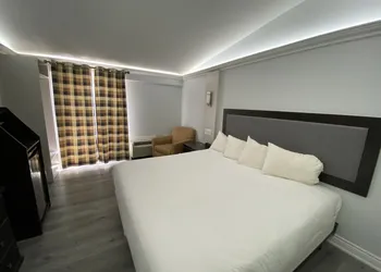 Travelodge by Wyndham Sarnia hotel thumbnail 7