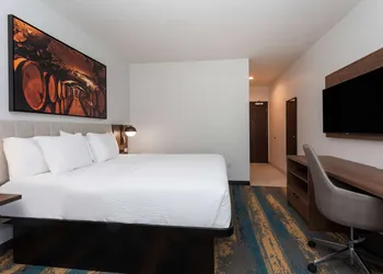 La Quinta Inn & Suites By Wyndham Galt Lodi North hotel thumbnail 8