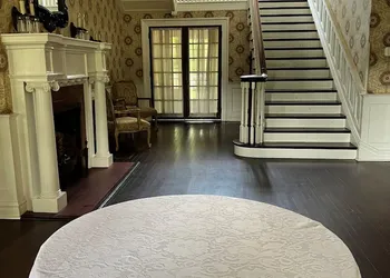 Huffman Manor Inn hotel thumbnail 3