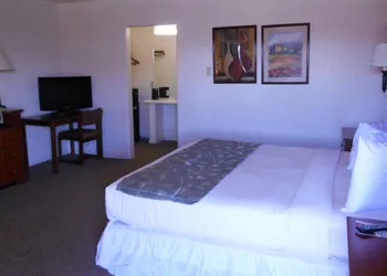 Econo Lodge Inn & Suites Abilene East District hotel thumbnail 5