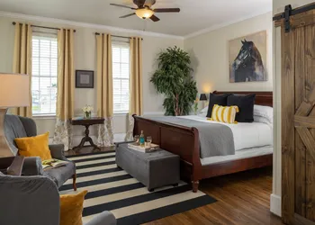 Magnolia Manor and Chapel hotel thumbnail 5