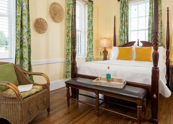Magnolia Manor and Chapel hotel thumbnail 7