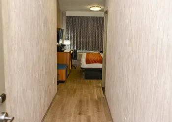 Days Inn by Wyndham Bronx NYC hotel thumbnail 6