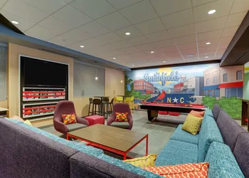 Tru By Hilton Smithfield I-95 hotel thumbnail 2