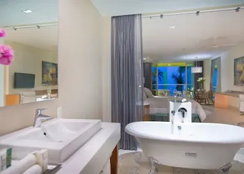 Krystal Grand Puerto Vallarta All Inclusive hotel thumbnail 4