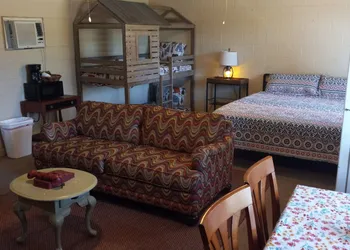Cedar Falls Motel hotel thumbnail 4
