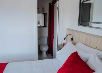 Auberge Lac du Pin Rouge hotel thumbnail 6