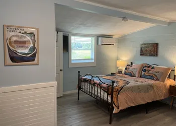 Neptune's Grotto Waterfront Retreat hotel thumbnail 5