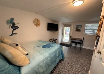 Neptune's Grotto Waterfront Retreat hotel thumbnail 8